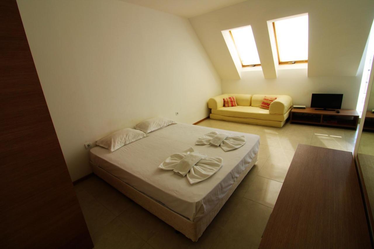 Menada Belle View Apartments Sveti Vlas Bagian luar foto