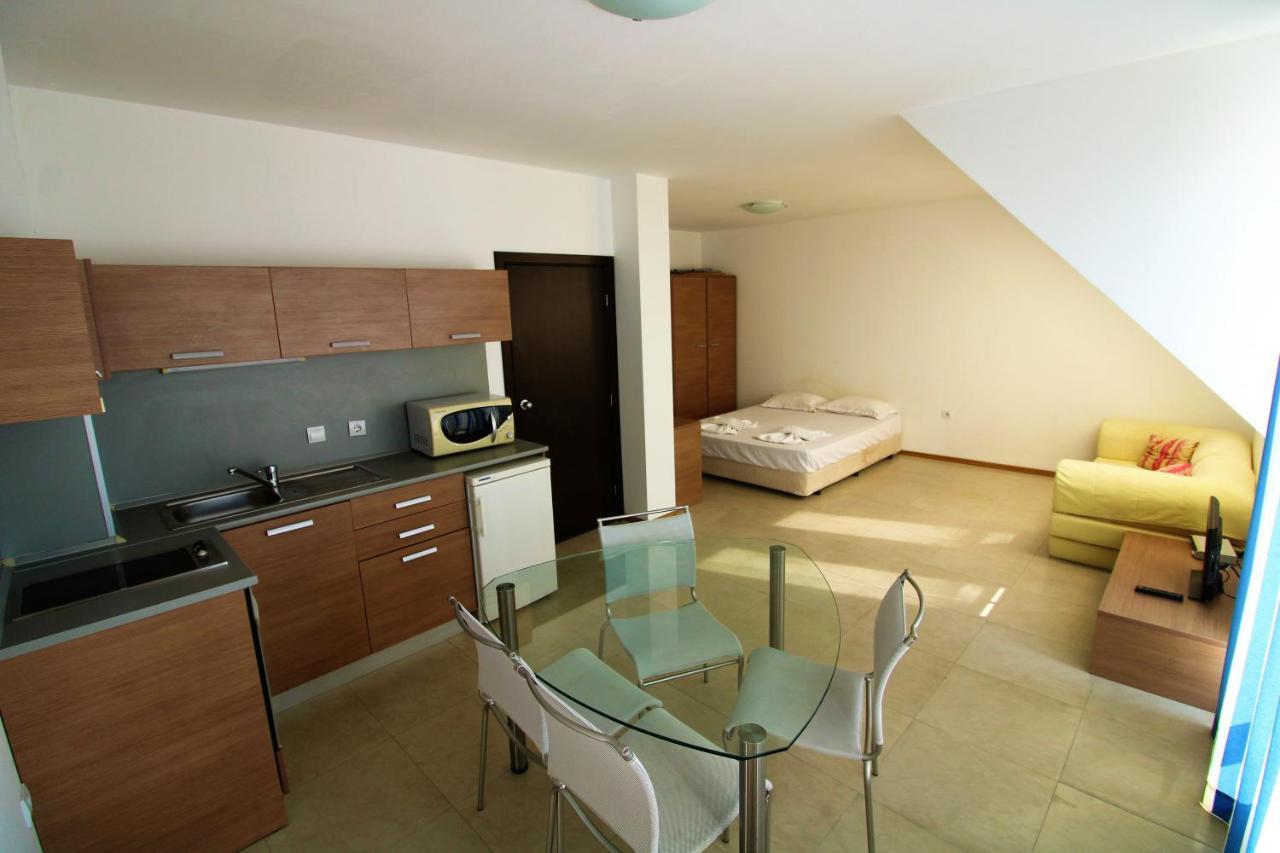 Menada Belle View Apartments Sveti Vlas Bagian luar foto