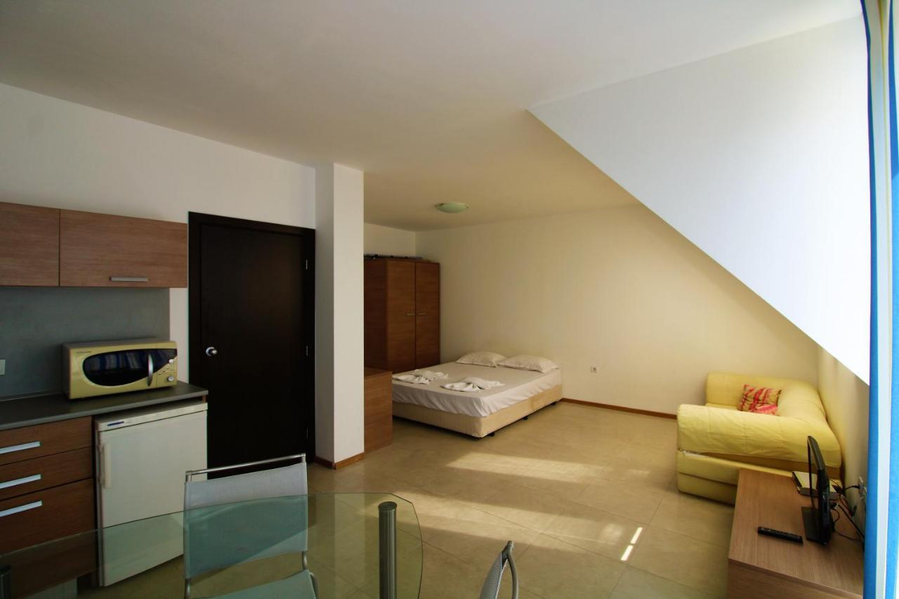 Menada Belle View Apartments Sveti Vlas Bagian luar foto
