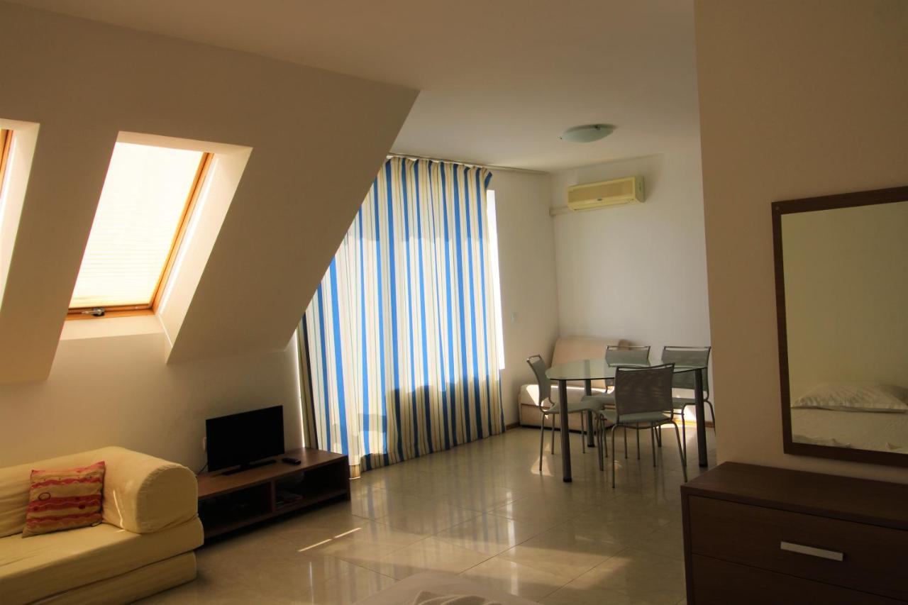 Menada Belle View Apartments Sveti Vlas Bagian luar foto