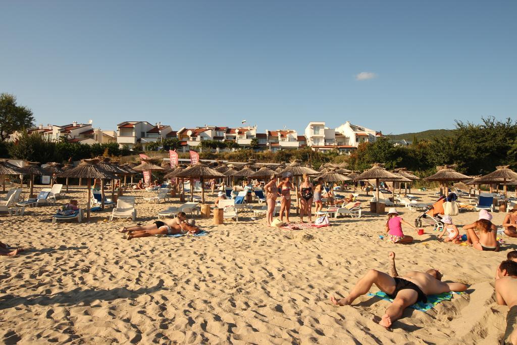 Menada Belle View Apartments Sveti Vlas Bagian luar foto