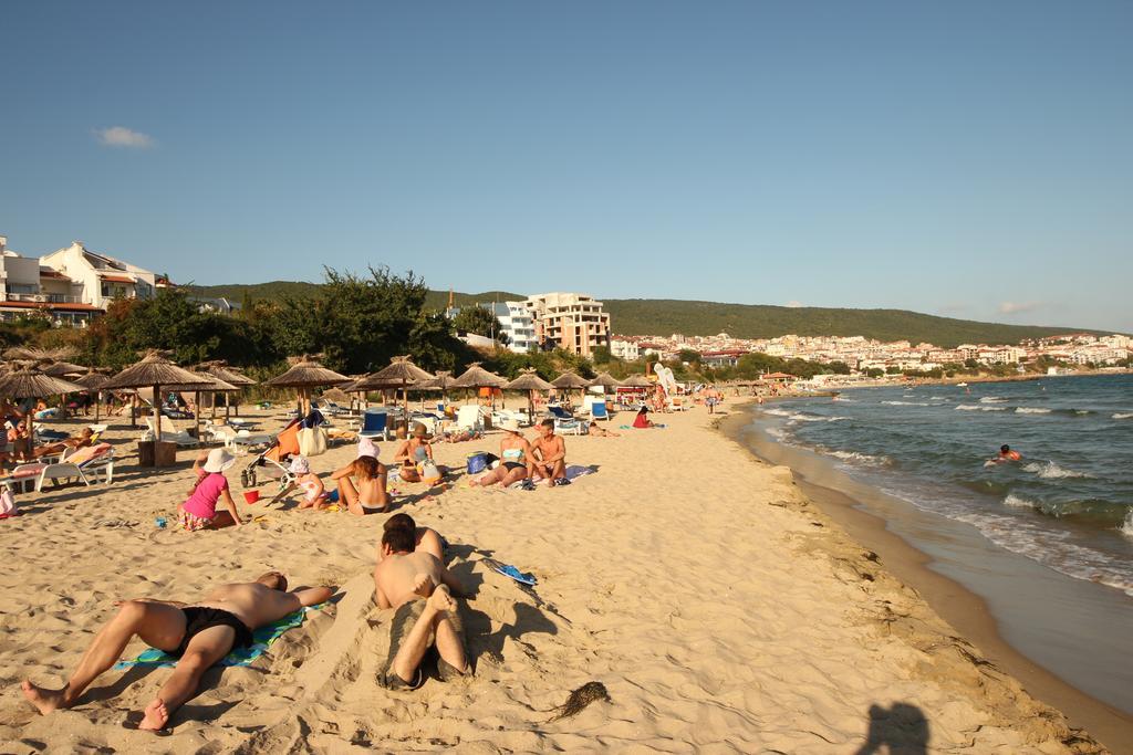 Menada Belle View Apartments Sveti Vlas Bagian luar foto