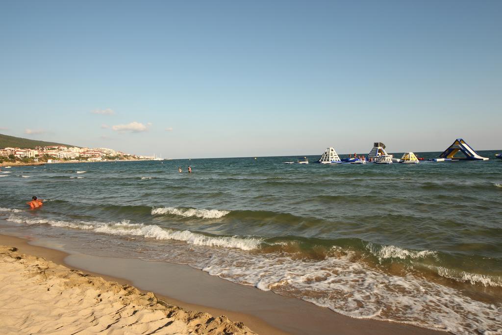 Menada Belle View Apartments Sveti Vlas Bagian luar foto
