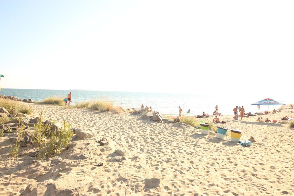 Menada Belle View Apartments Sveti Vlas Bagian luar foto
