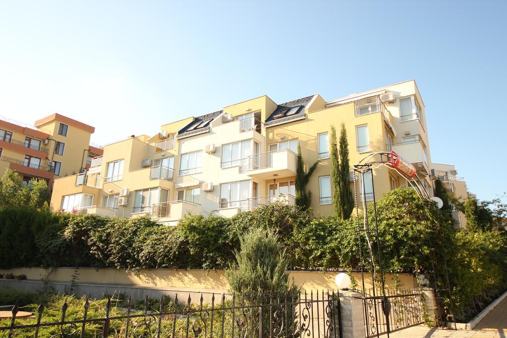 Menada Belle View Apartments Sveti Vlas Bagian luar foto