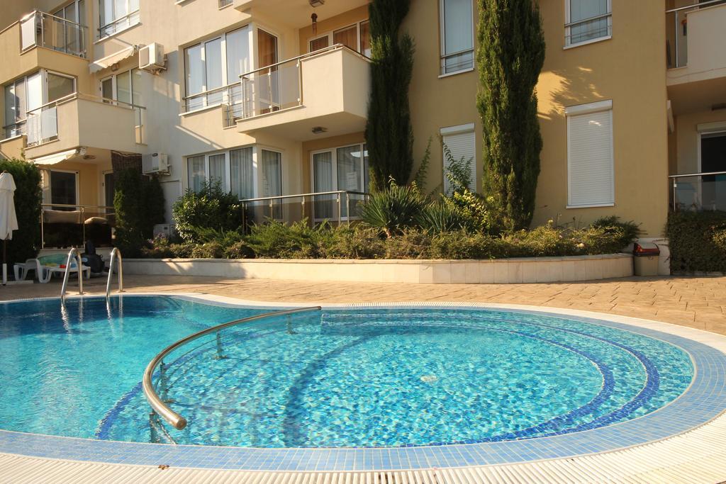 Menada Belle View Apartments Sveti Vlas Bagian luar foto